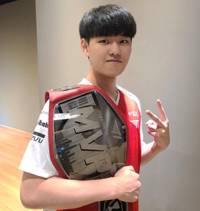 并反哺到球 并反哺到球